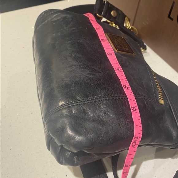 Coach poppy black bag you can wear as crossbody with gold zipper - Picture 12 of 12